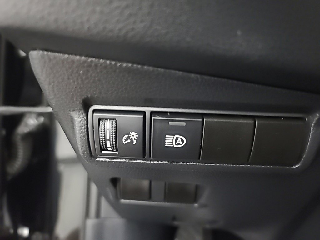 Used 2025 Toyota Corolla Cross LE FWD image 28