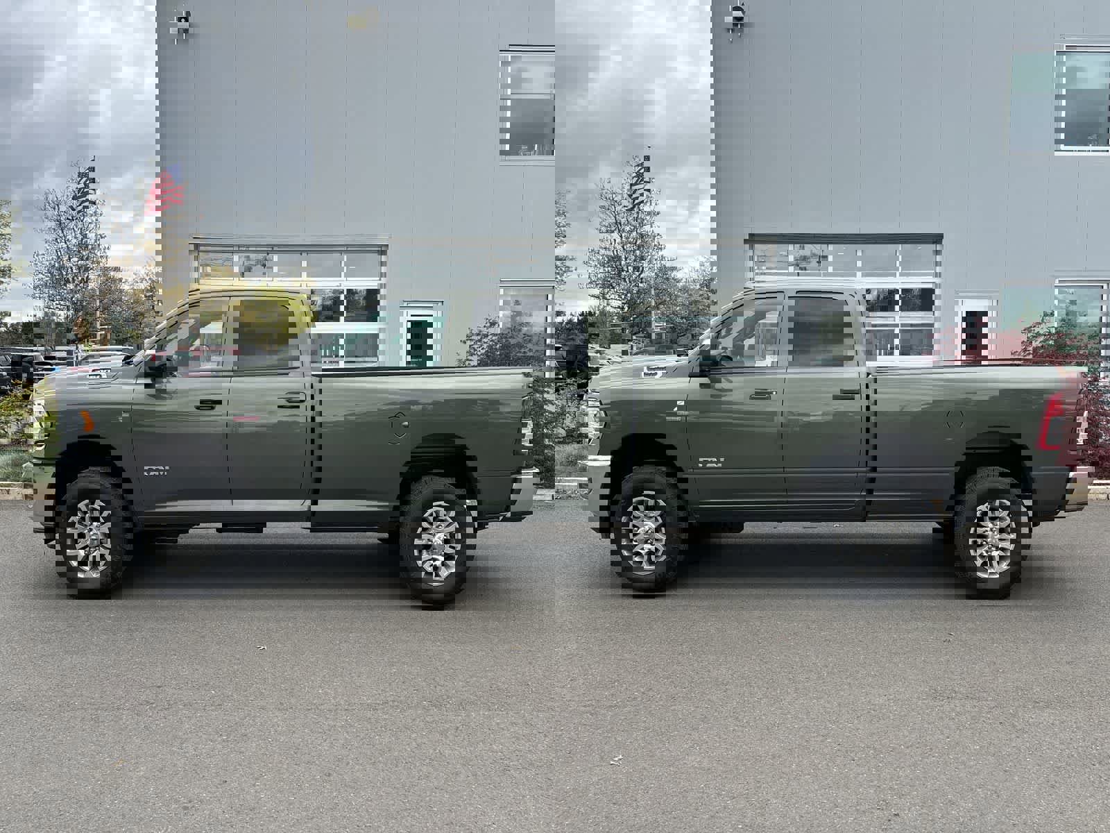 Used 2022 RAM 3500 Tradesman AWD/4WD image 2