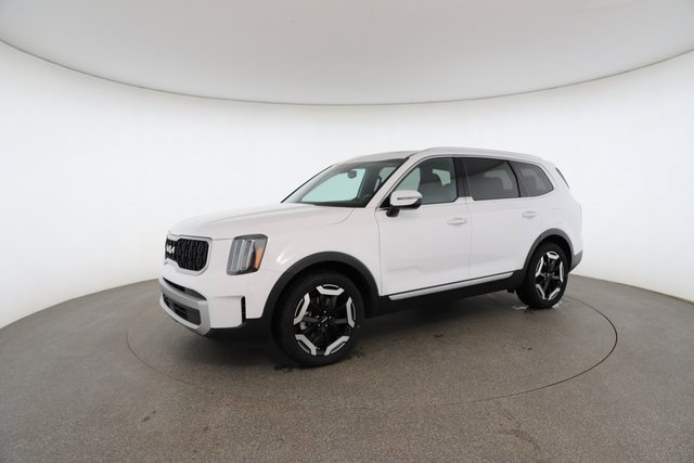 Used 2023 Kia Telluride EX w/ EX Captain's Chair Package image 3