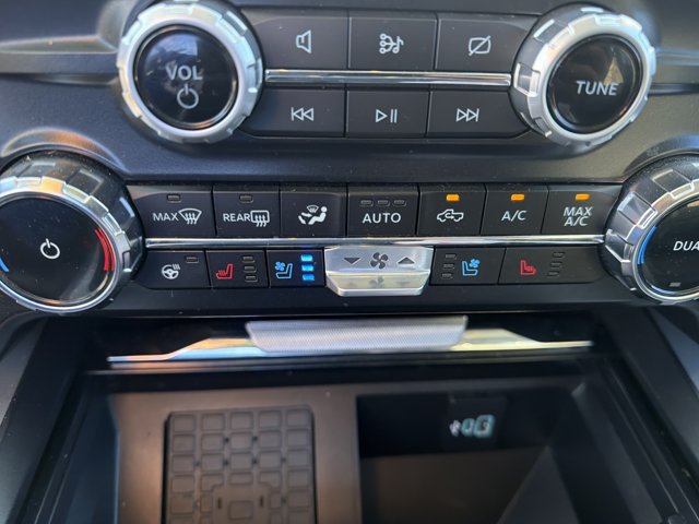 Used 2024 Ford F250 Lariat w/ Chrome Package AWD/4WD image 15
