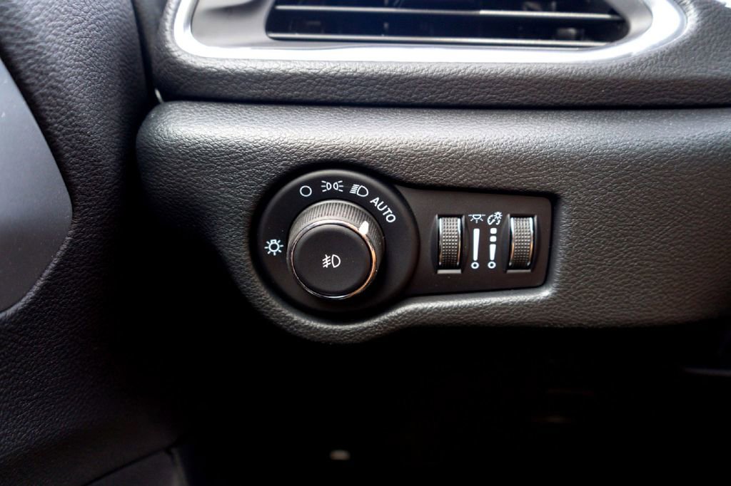 New 2026 Chrysler Pacifica Limited FWD image 19