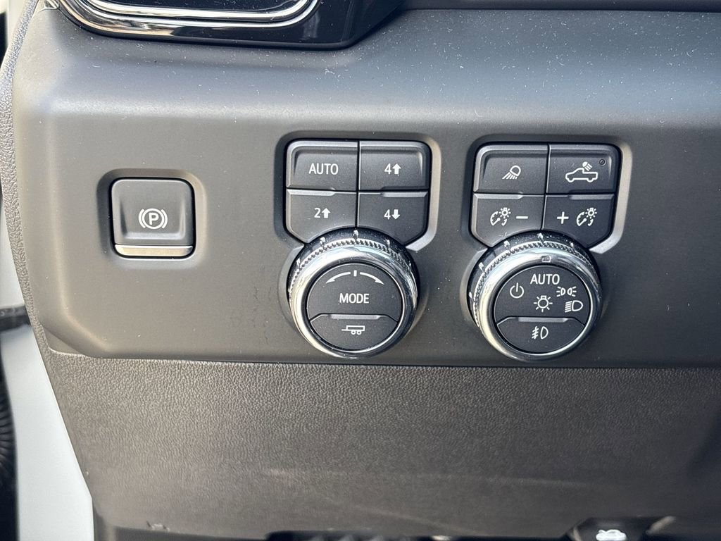 Used 2025 GMC Sierra 1500 AT4 image 18