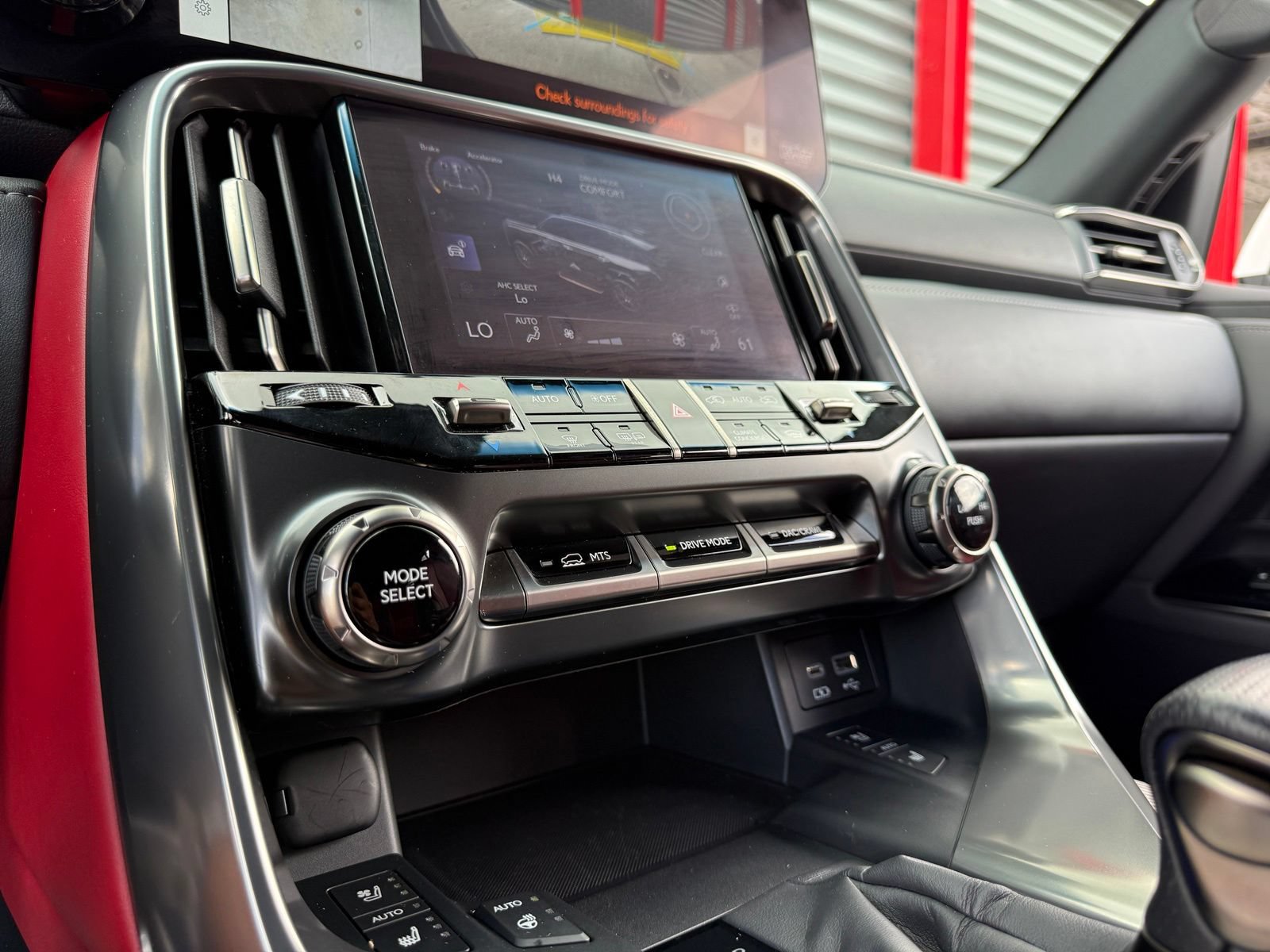 Used 2024 Lexus LX 600 F Sport AWD/4WD image 31