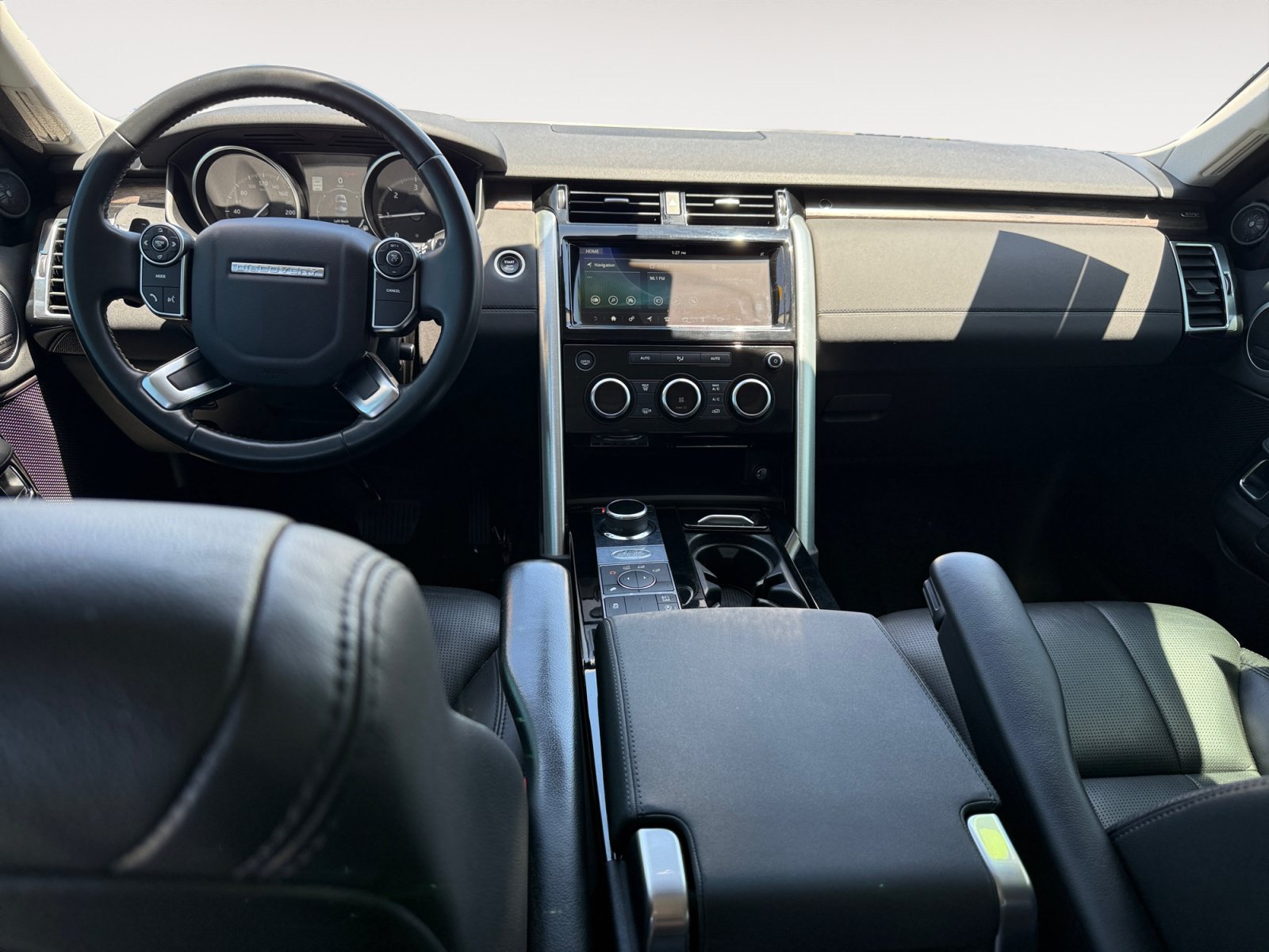 Used 2017 Land Rover Discovery HSE AWD/4WD image 15