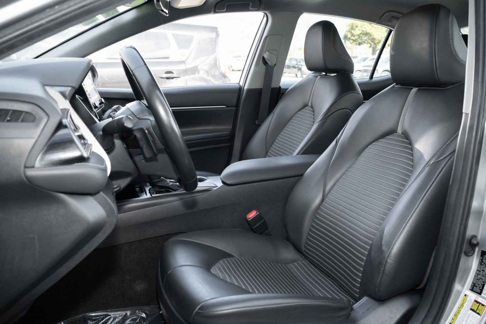 Used 2023 Toyota Camry SE image 19