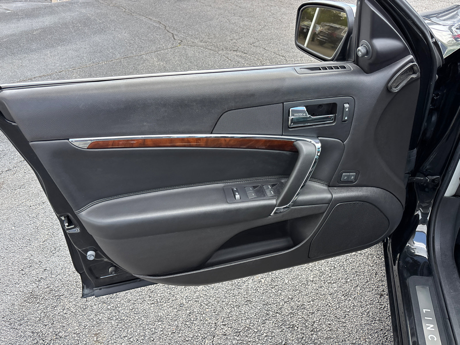 Used 2011 Lincoln MKZ w/ 102A Rapid Spec Order Code FWD image 11