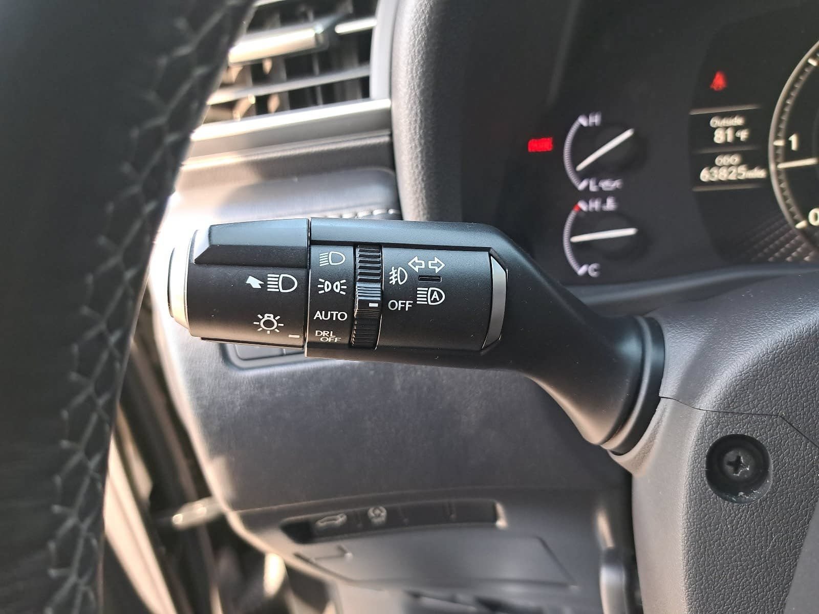 Used 2023 Lexus LX 600 4WD w/ Appearance Package image 31