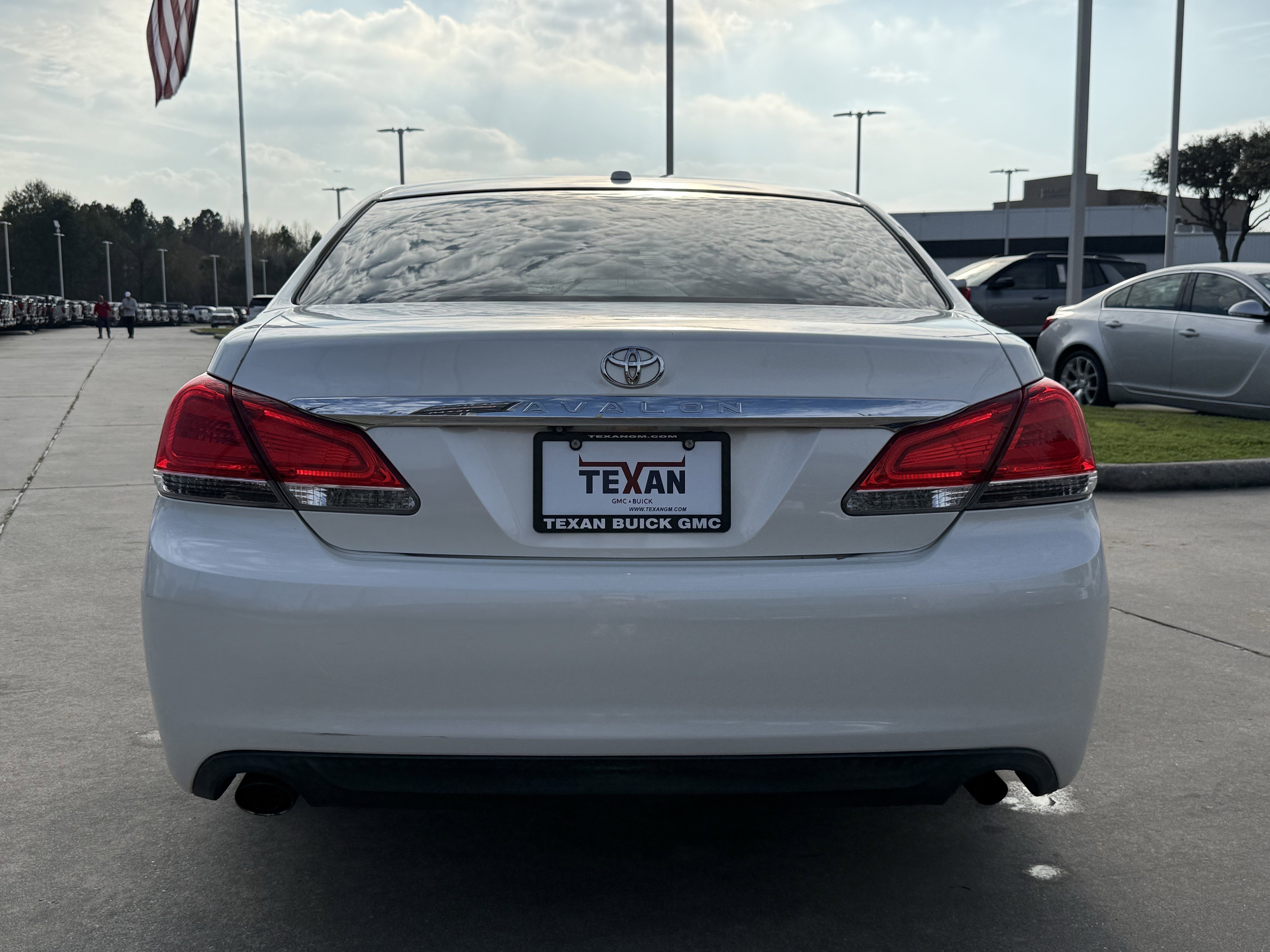 Used 2012 Toyota Avalon Limited image 6