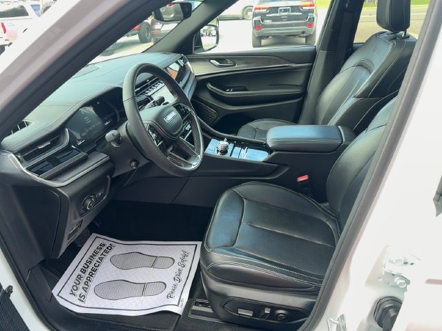 Used 2023 Jeep Grand Cherokee L Overland AWD/4WD image 19