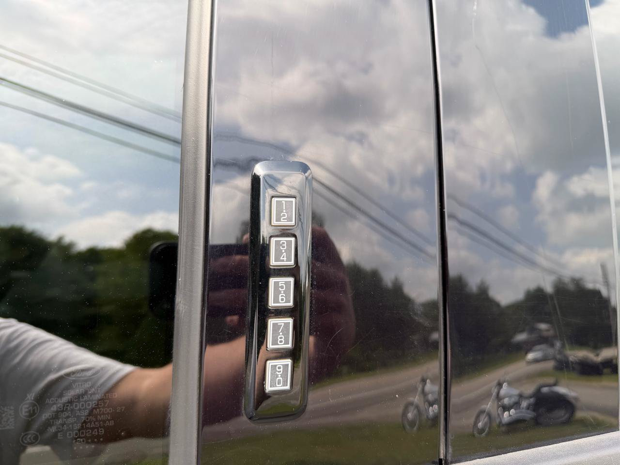 Used 2020 Ford F250 XLT w/ XLT Premium Package AWD/4WD image 14