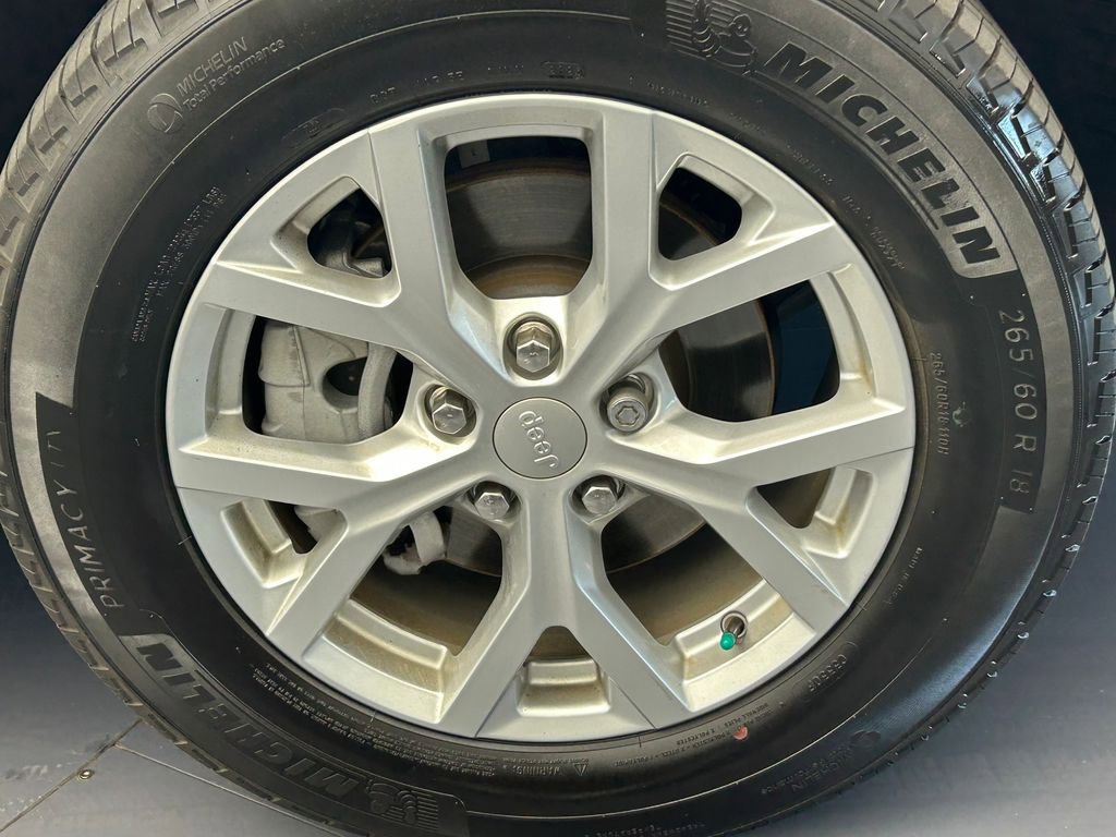 Used 2024 Jeep Grand Cherokee Limited w/ Luxury Tech Group II image 46