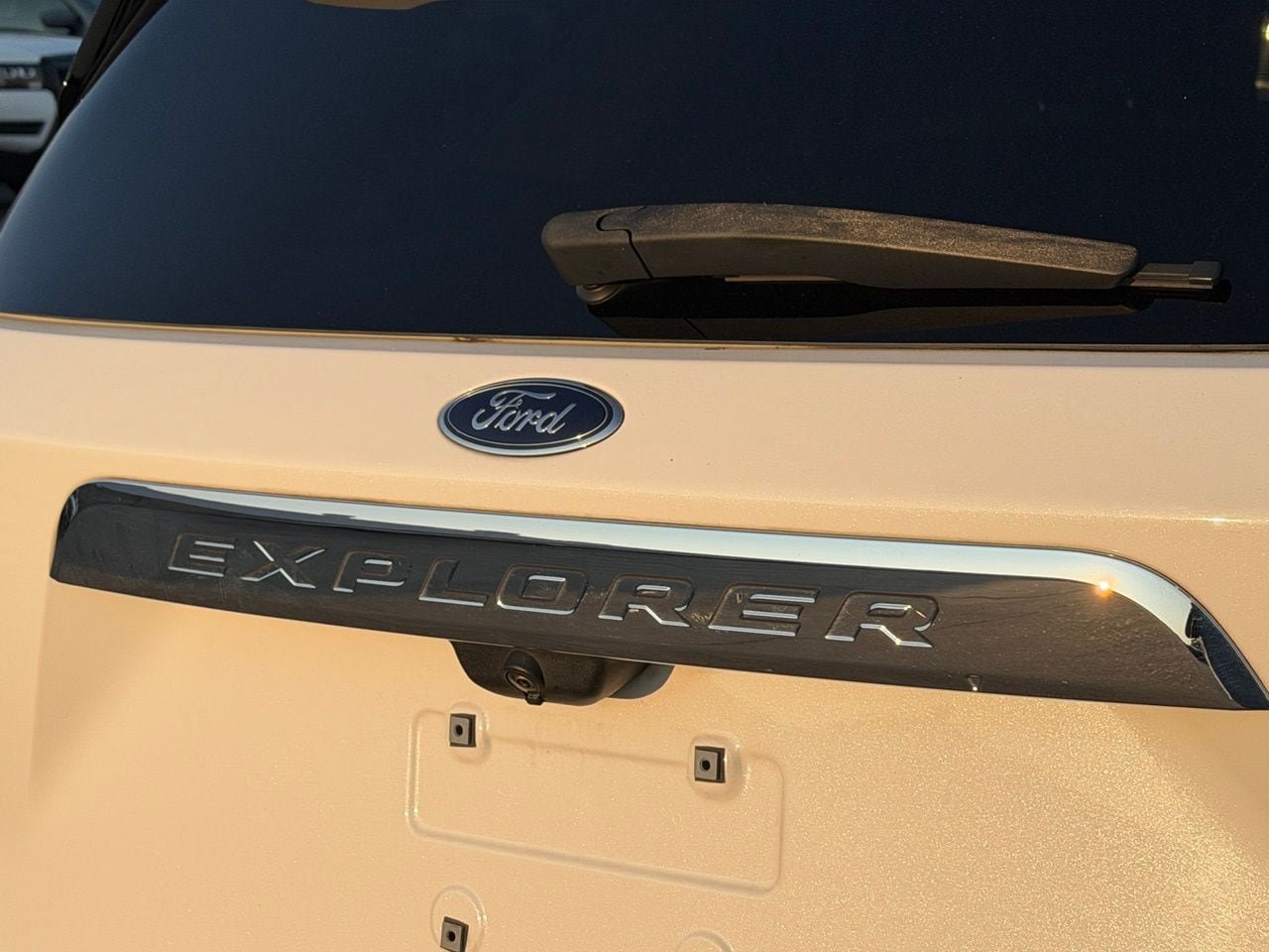 Used 2022 Ford Explorer Limited w/ Equipment Group 301A RWD image 9