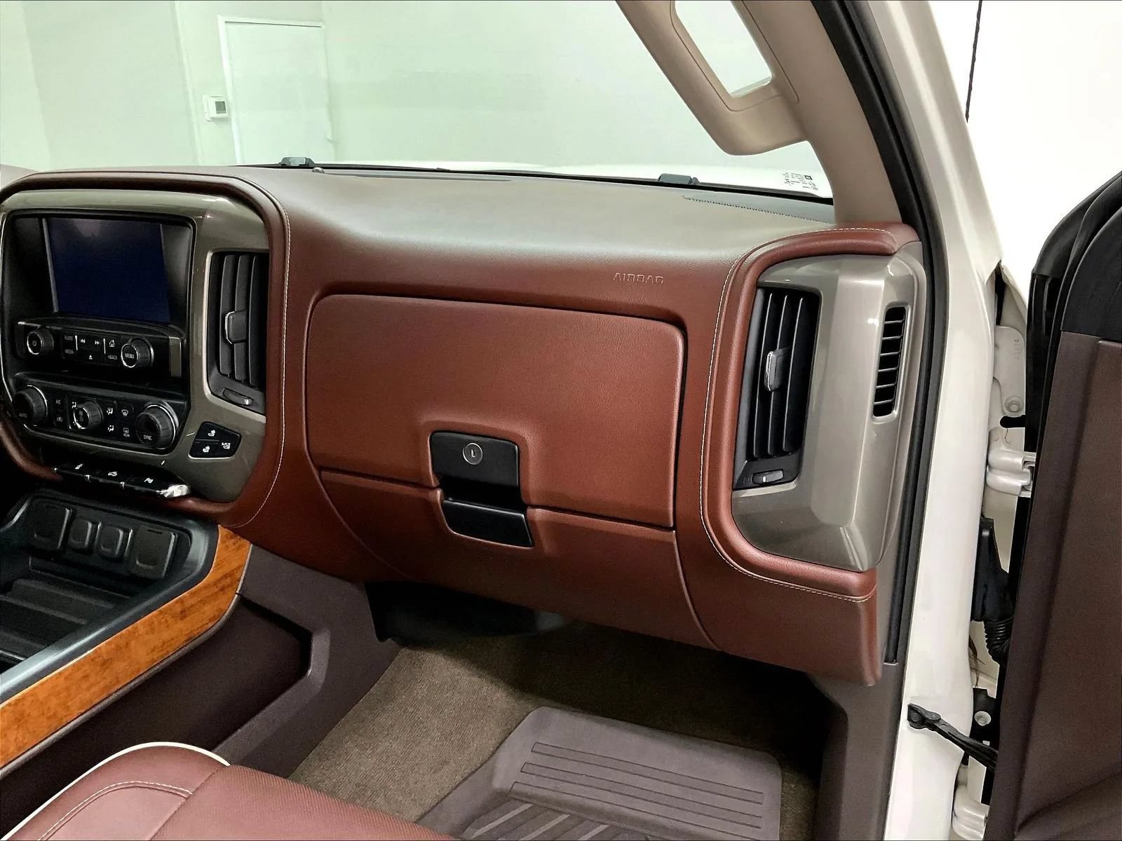 Used 2015 Chevrolet Silverado 1500 High Country AWD/4WD image 11