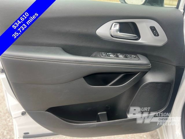 Used 2025 Chrysler Pacifica Limited FWD image 12