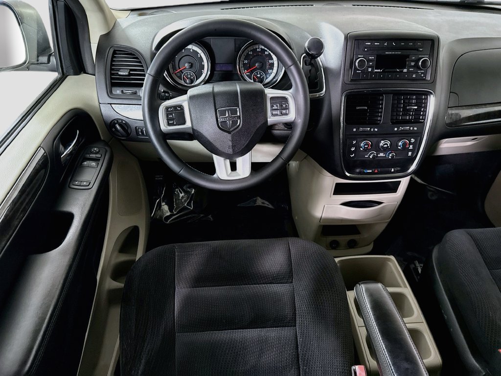 Used 2014 Dodge Grand Caravan SE w/ Quick Order Package 29E SE FWD image 3