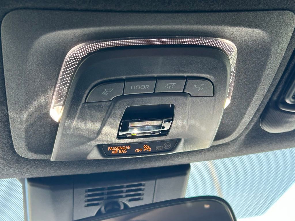 Used 2026 Toyota Corolla SE w/ SE Package FWD image 18