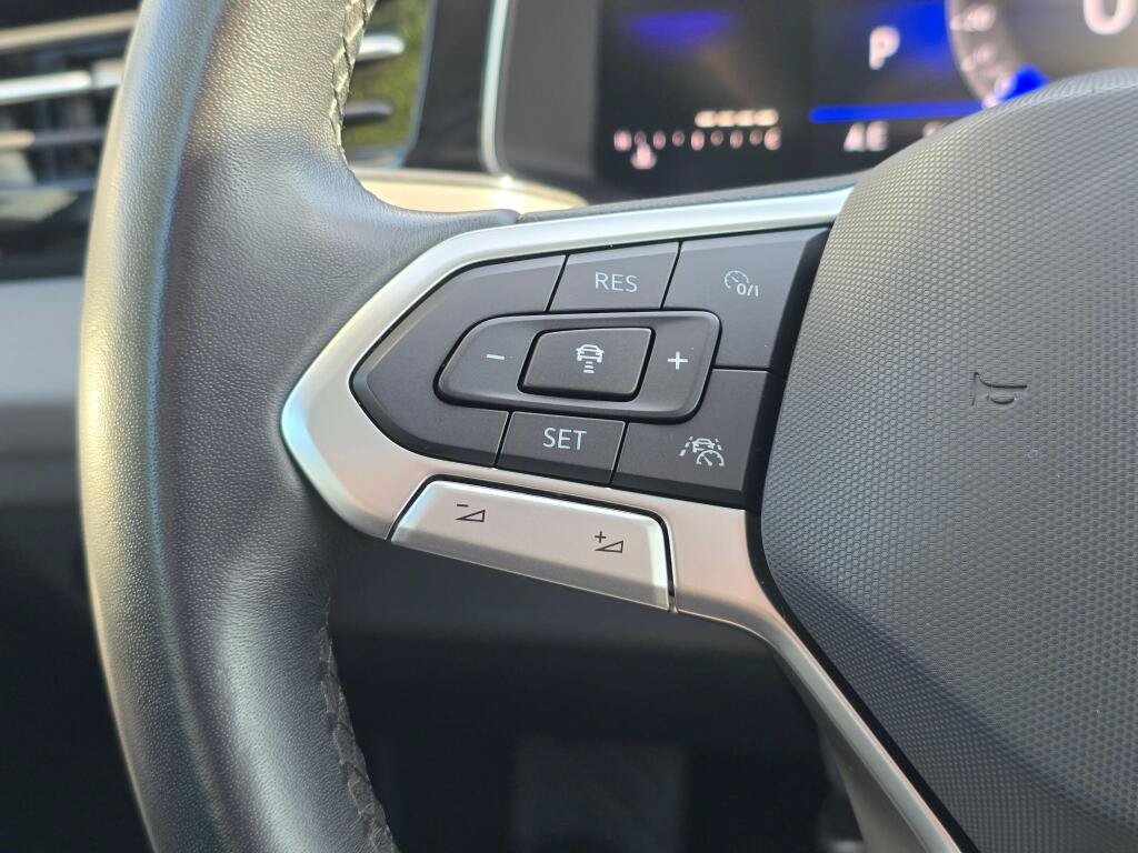 Used 2025 Volkswagen Jetta SE FWD image 29