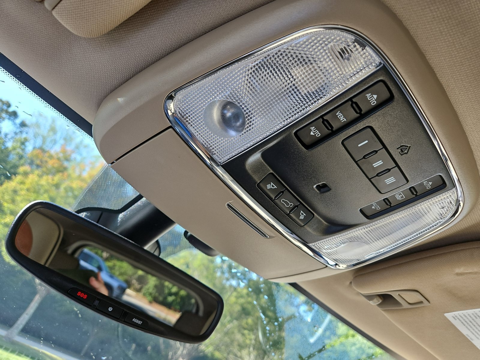 Used 2018 Jeep Grand Cherokee Overland AWD/4WD image 29