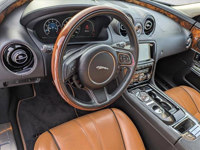 Used 2019 Jaguar XJ R-Sport image 10