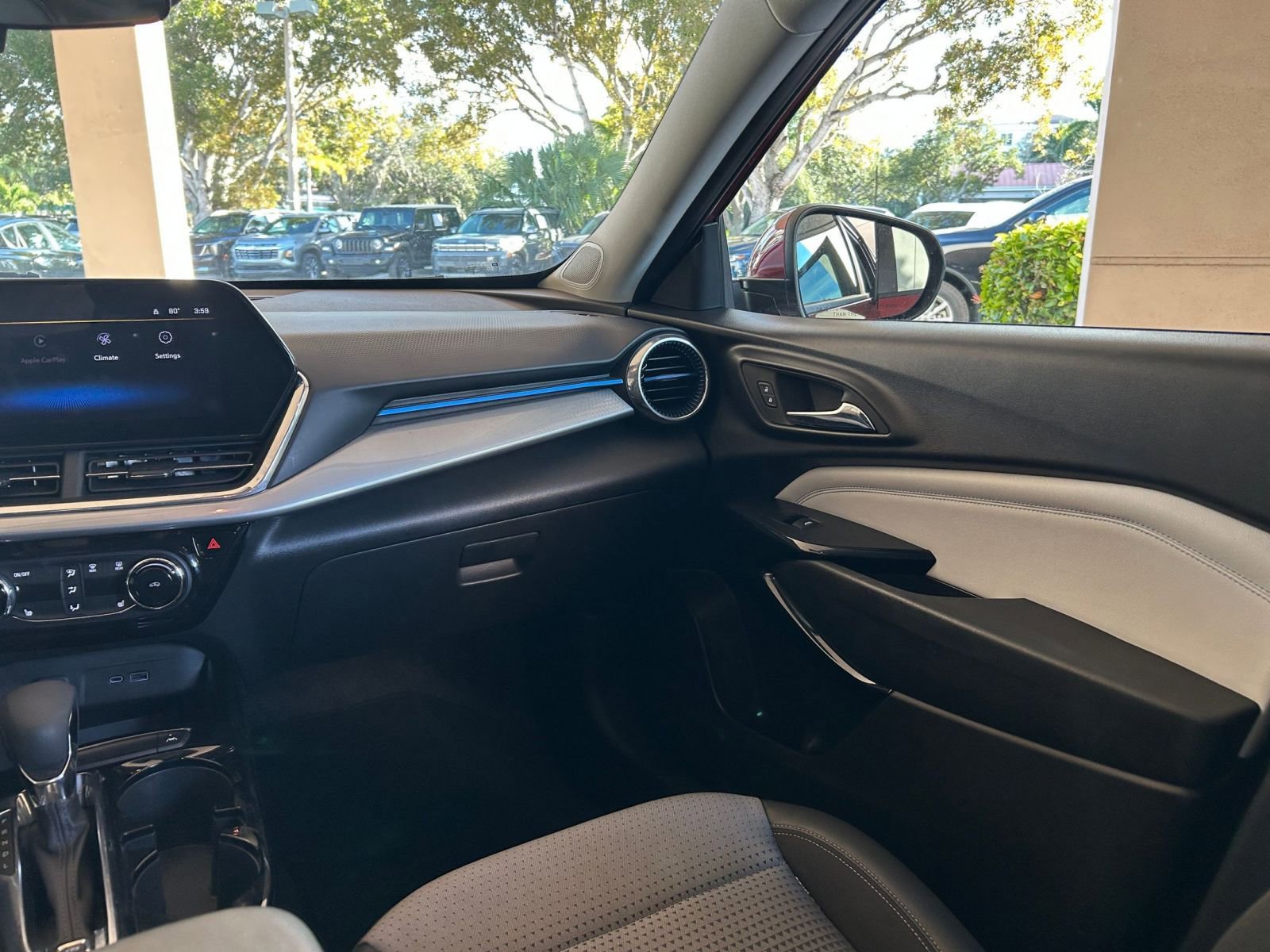 Used 2025 Chevrolet Trax LT w/ LT Convenience Package image 29