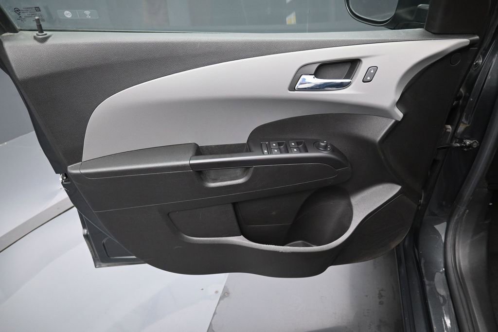 Used 2020 Chevrolet Sonic LT w/ Convenience Package FWD image 11