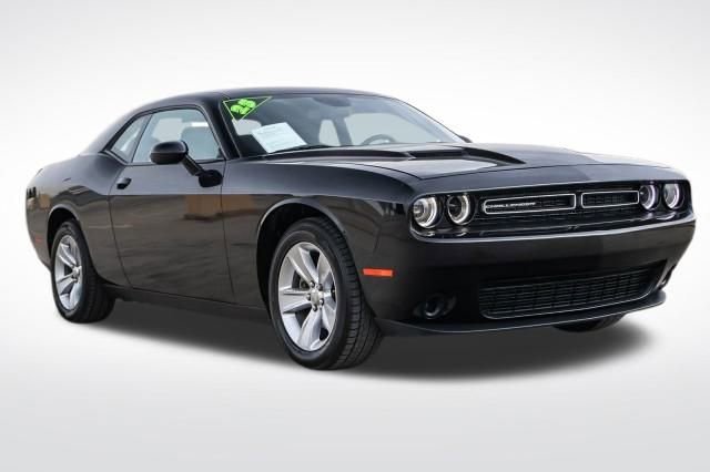 Used 2023 Dodge Challenger SXT image 3