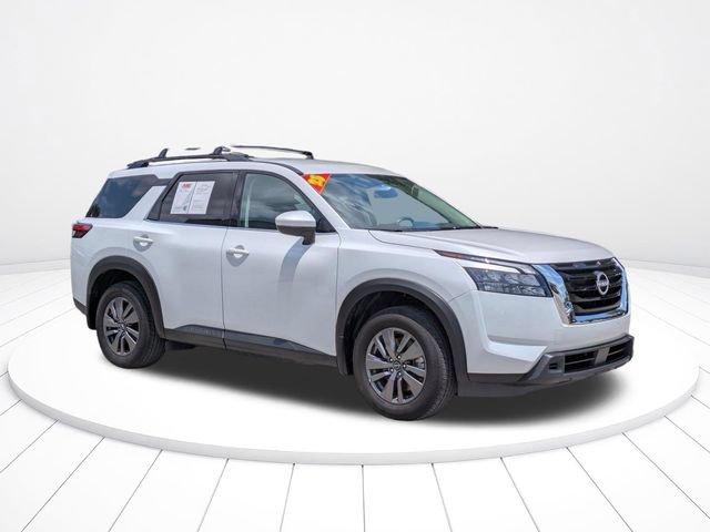 Used 2025 Nissan Pathfinder SV FWD image 2