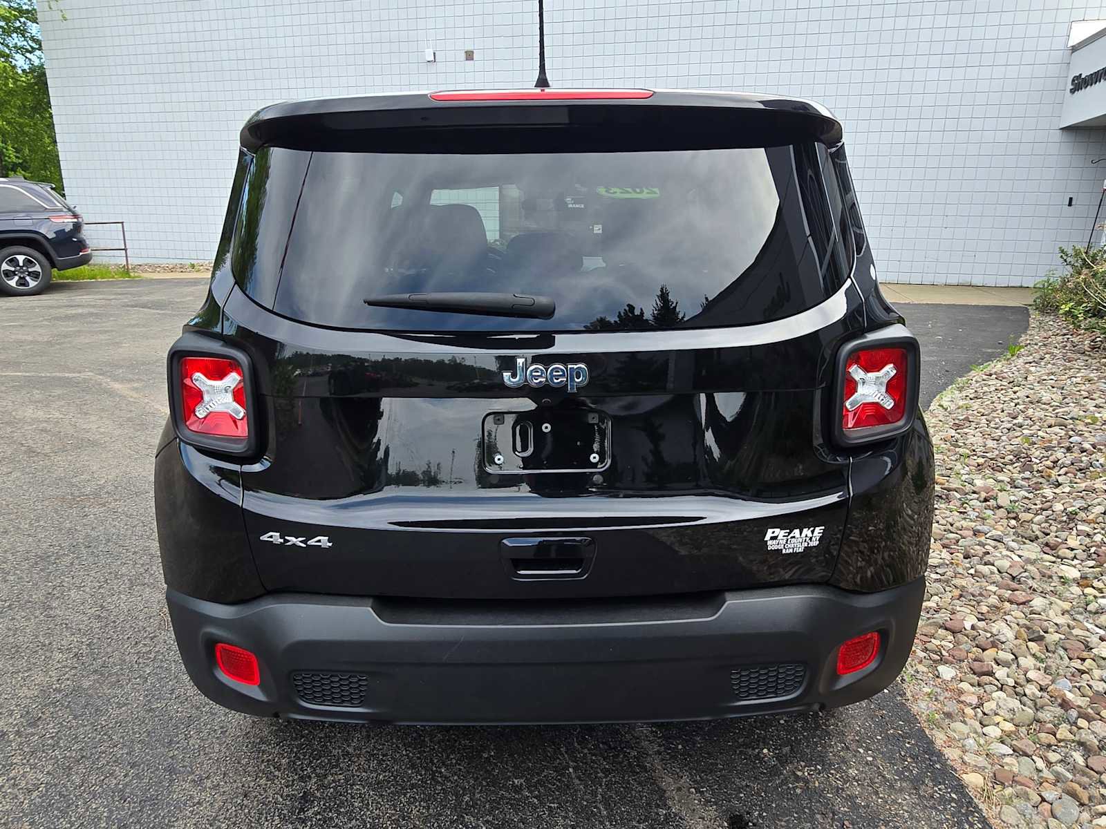 Used 2023 Jeep Renegade Latitude AWD/4WD image 5