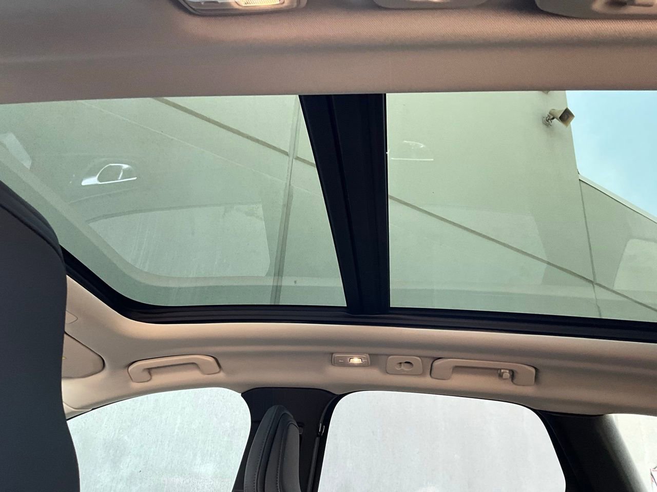 Used 2025 Volvo XC60 B5 Plus w/ Protection Package Premier image 19