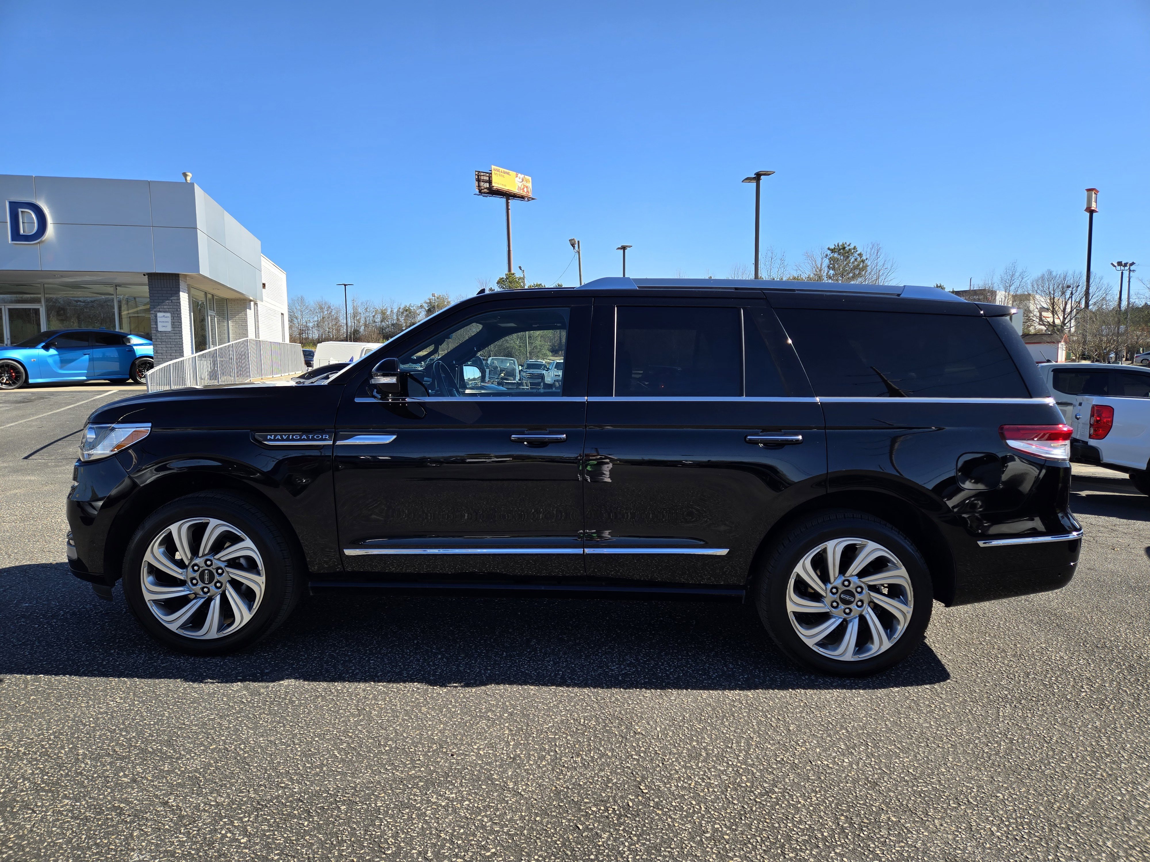 Used 2024 Lincoln Navigator Reserve image 10