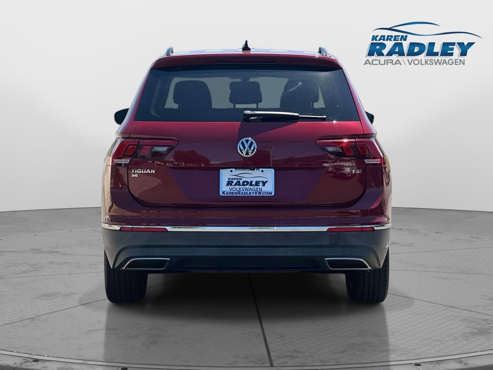 Used 2018 Volkswagen Tiguan SE w/ Panoramic Sunroof Package FWD image 3