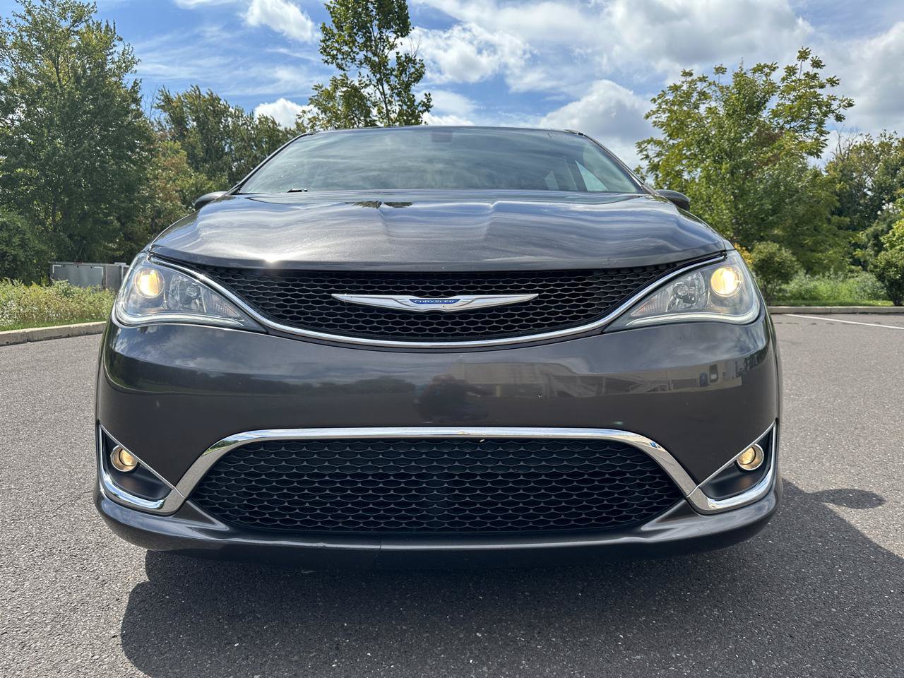 Used 2018 Chrysler Pacifica Touring Plus w/ Tire & Wheel Group FWD image 33