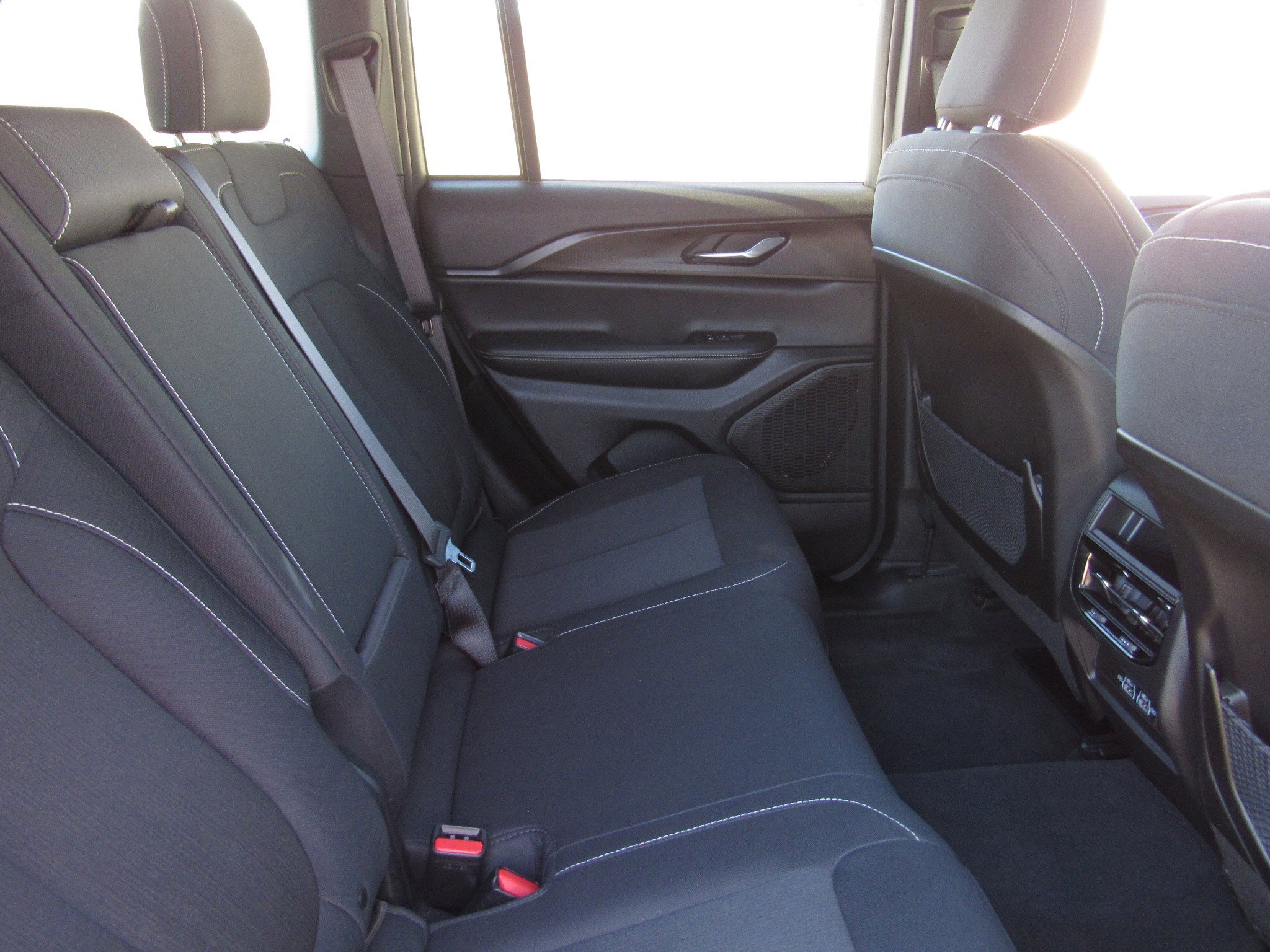 Used 2024 Jeep Grand Cherokee Laredo X w/ Trailer Tow Package image 12