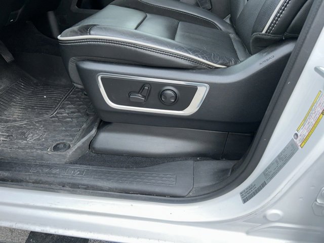 Used 2025 RAM 1500 Laramie w/ Sport Appearance Package image 17