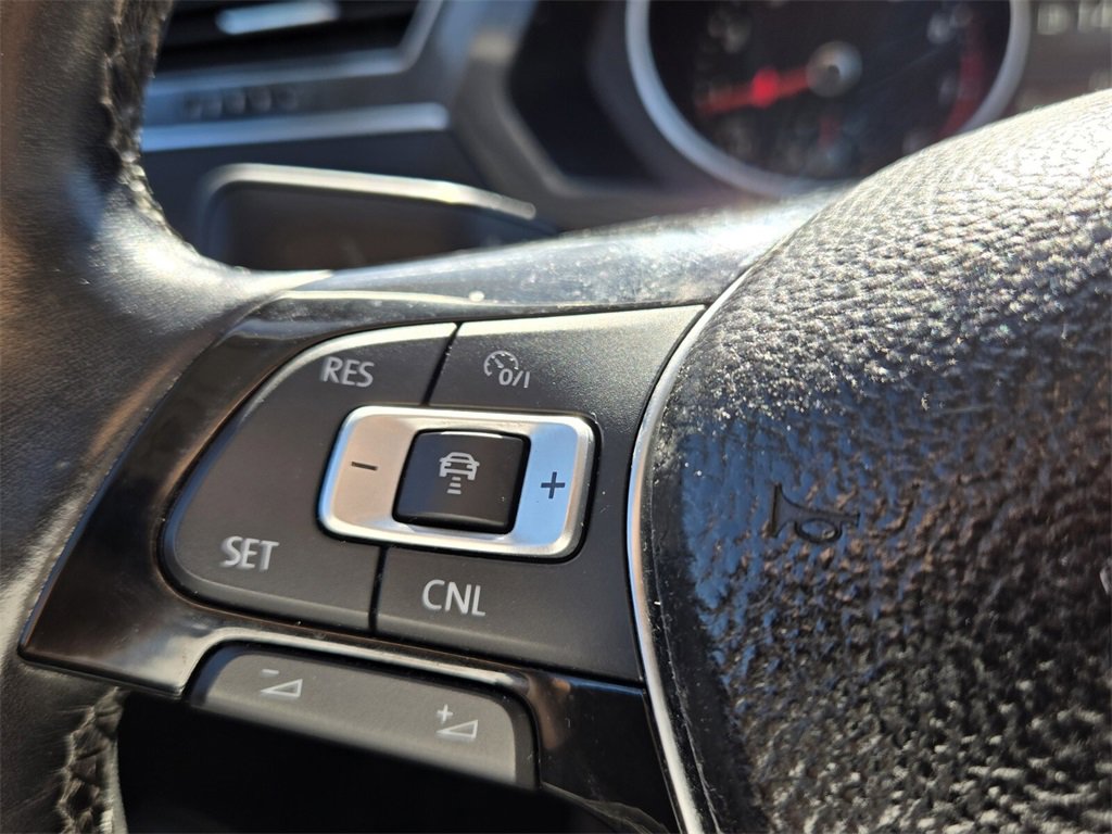 Used 2018 Volkswagen Tiguan SEL image 24