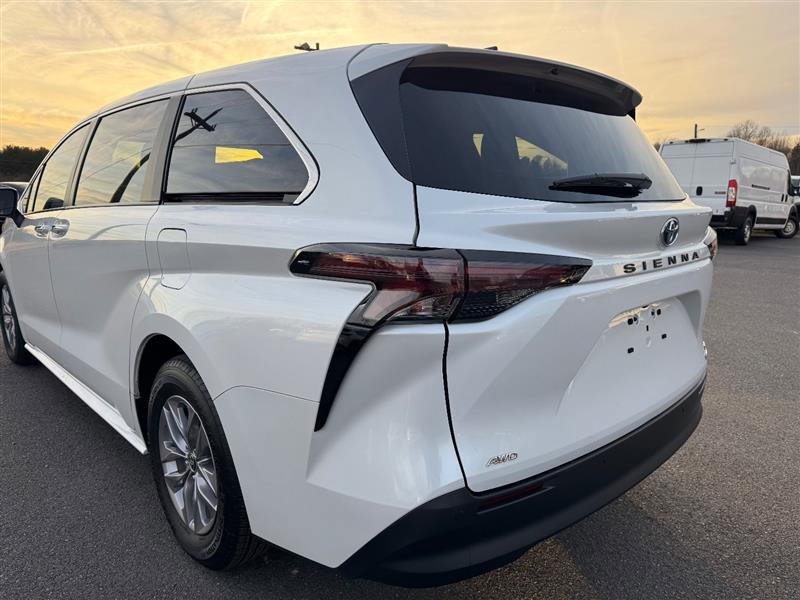 Used 2024 Toyota Sienna XLE image 15