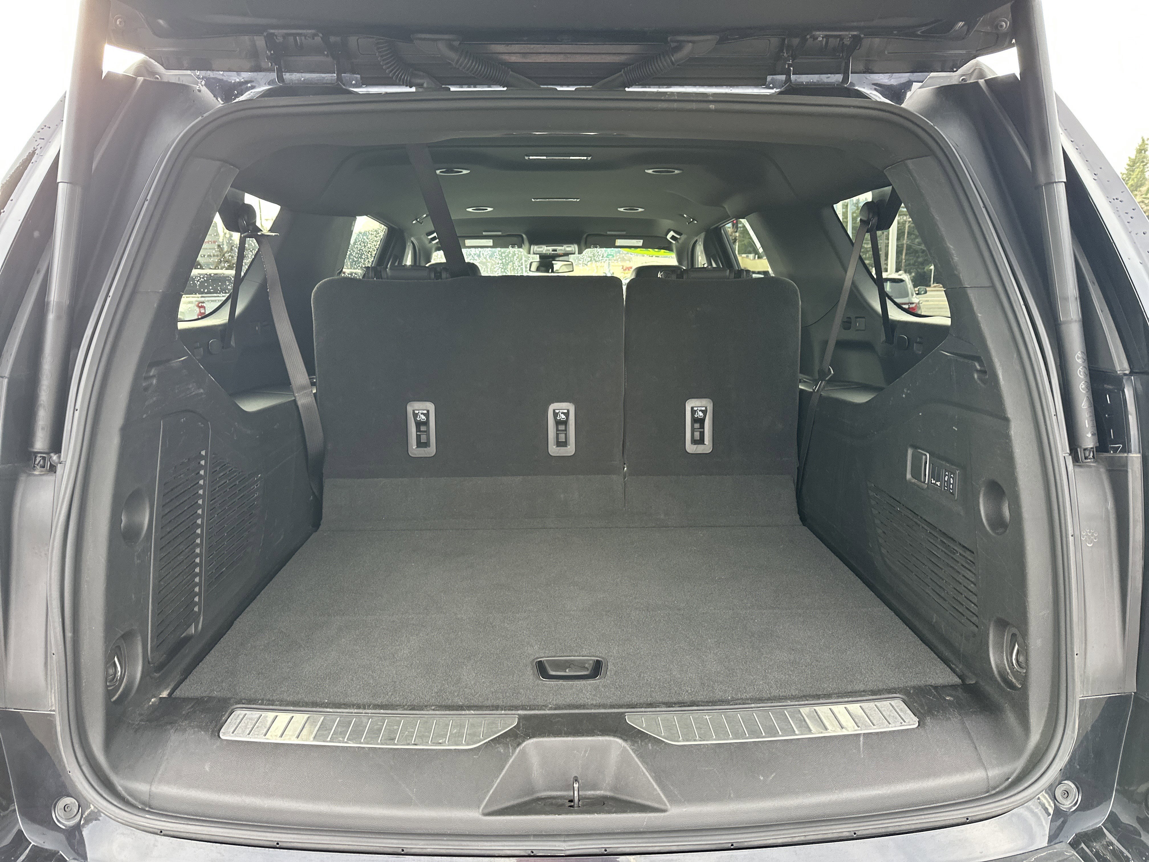 Used 2025 GMC Yukon XL Denali image 5