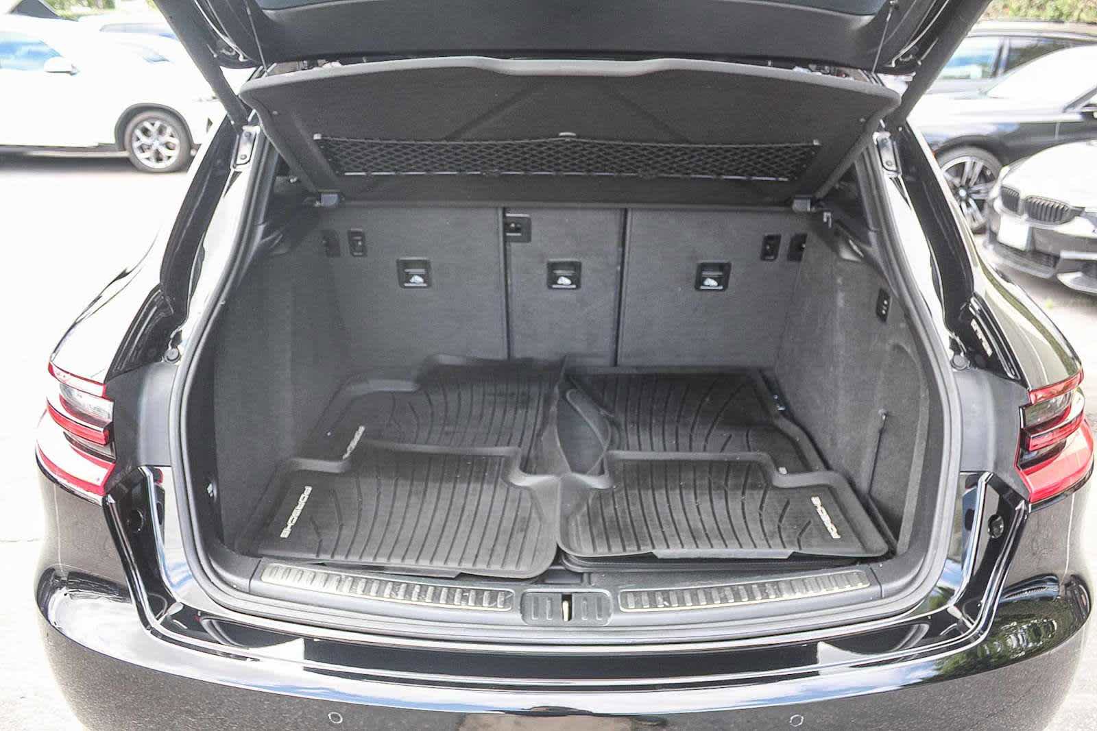 Used 2018 Porsche Macan Sport Edition AWD/4WD image 35