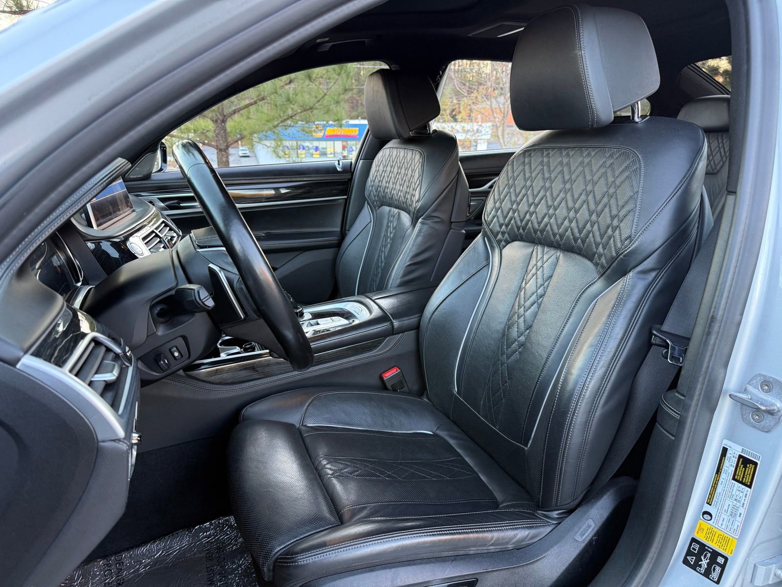 Used 2019 BMW 750i xDrive 750i xDrive w/ Executive Package image 38