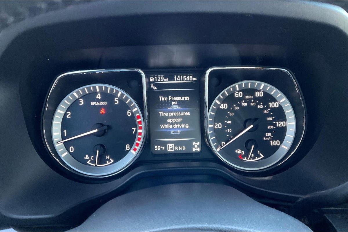 Used 2018 Nissan Titan SV w/ SV Convenience Package AWD/4WD image 21