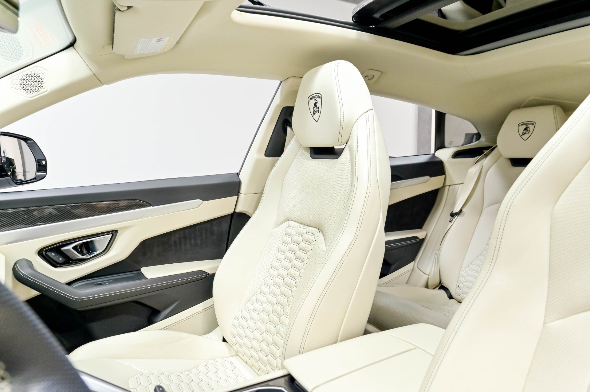 Used 2020 Lamborghini Urus AWD/4WD image 15