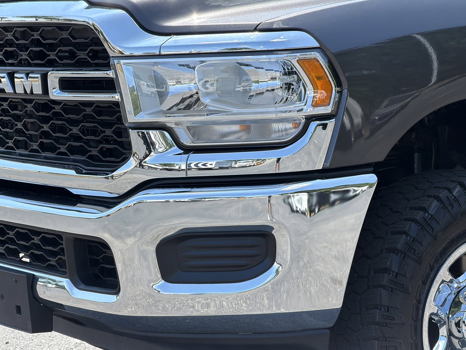 Used 2024 RAM 2500 Tradesman w/ Chrome Appearance Group AWD/4WD image 8