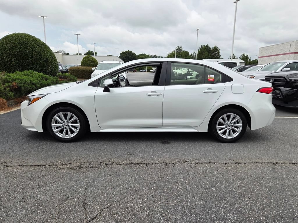 Used 2024 Toyota Corolla LE w/ LE Convenience Package FWD image 4