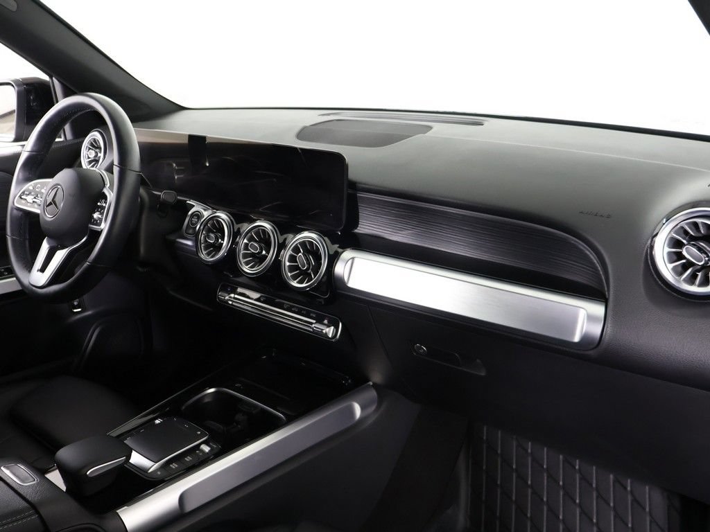 Used 2023 Mercedes-Benz GLB 250 4MATIC image 30