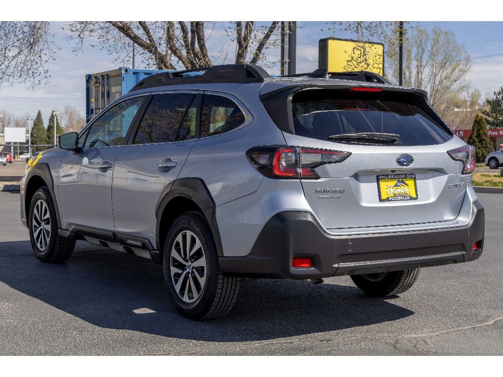 Used 2023 Subaru Outback Premium AWD/4WD image 5