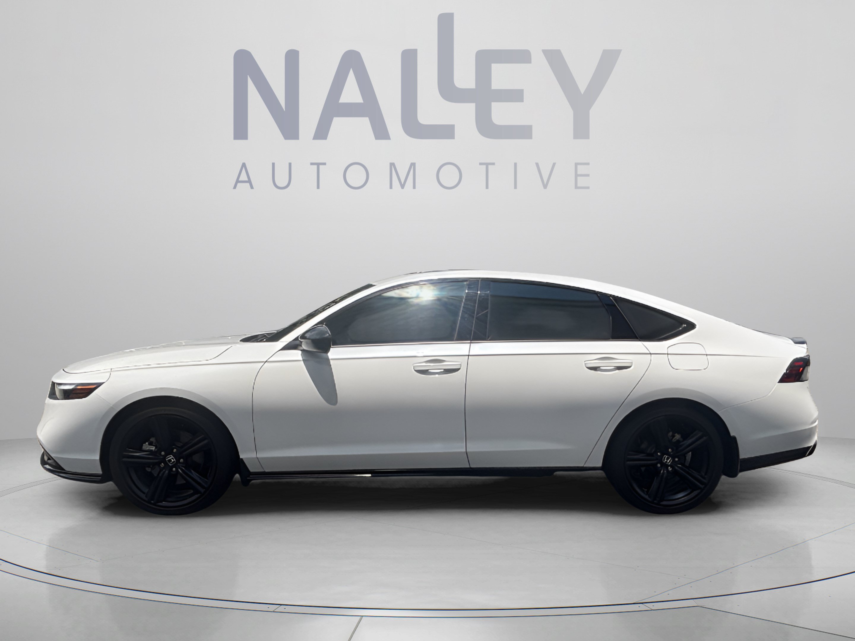 Used 2025 Honda Accord Sport image 2
