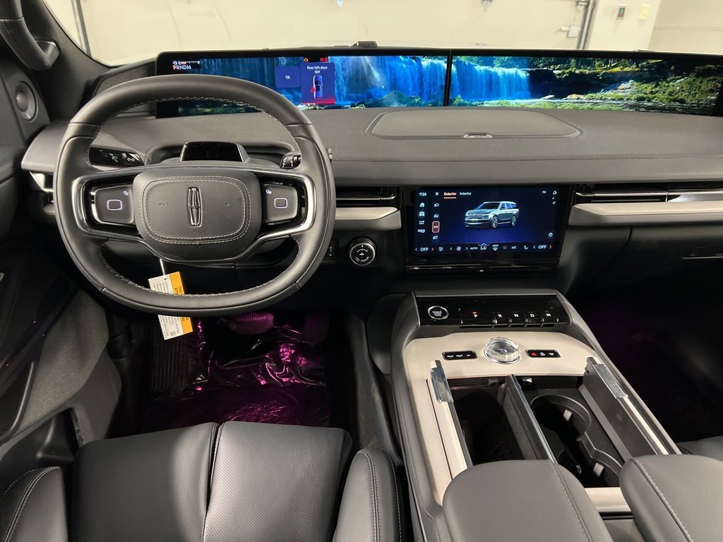 New 2026 Lincoln Navigator Reserve image 8