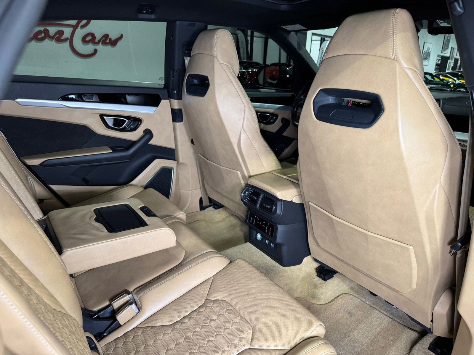 Used 2021 Lamborghini Urus image 16