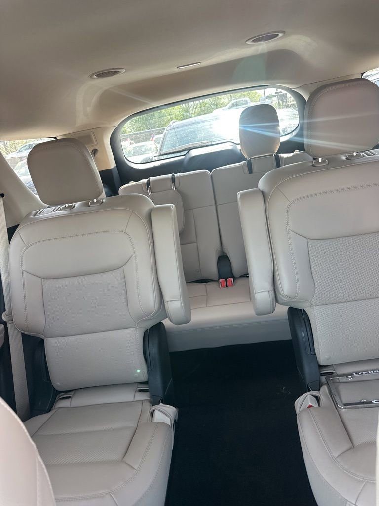 Used 2023 Ford Explorer Limited w/ Equipment Group 301A image 3