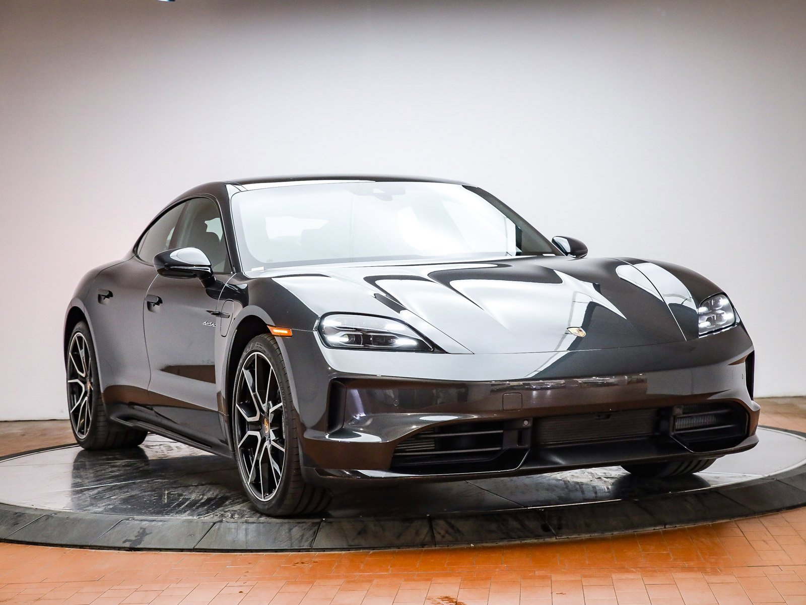 Used 2025 Porsche Taycan image 12